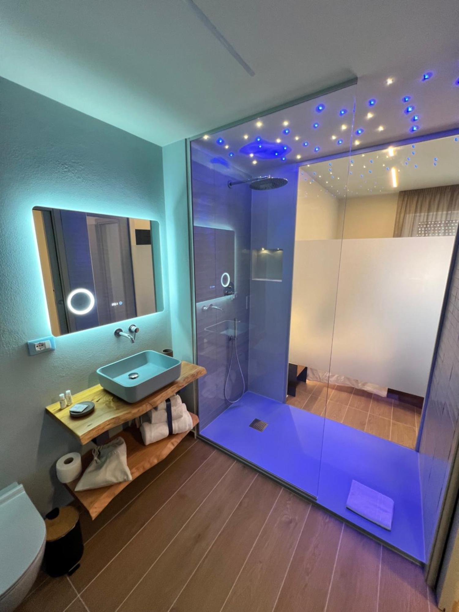 Luci Sul Mare -Boutique Rooms Follonica Bagian luar foto