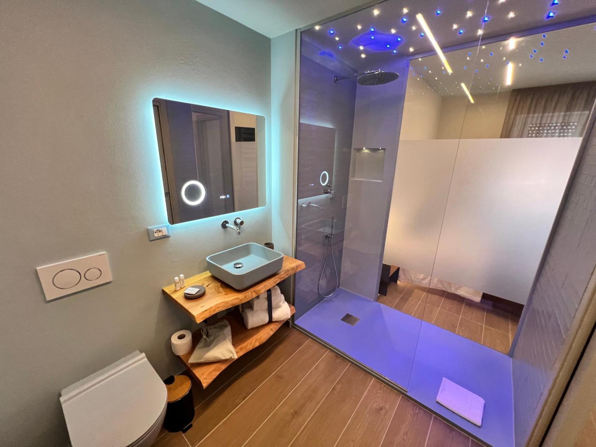 Luci Sul Mare -Boutique Rooms Follonica Bagian luar foto