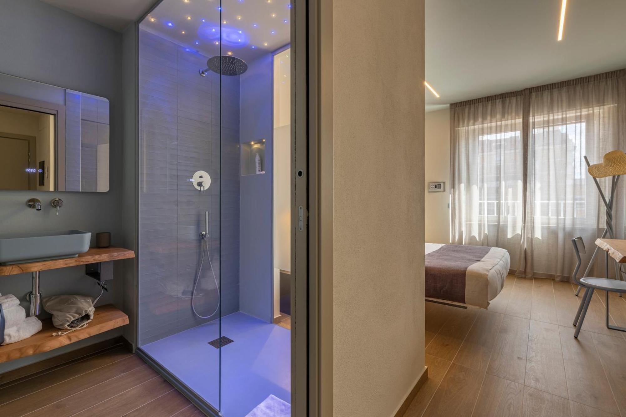 Luci Sul Mare -Boutique Rooms Follonica Bagian luar foto