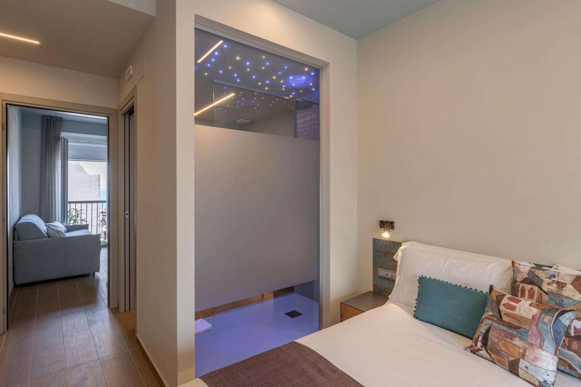 Luci Sul Mare -Boutique Rooms Follonica Bagian luar foto