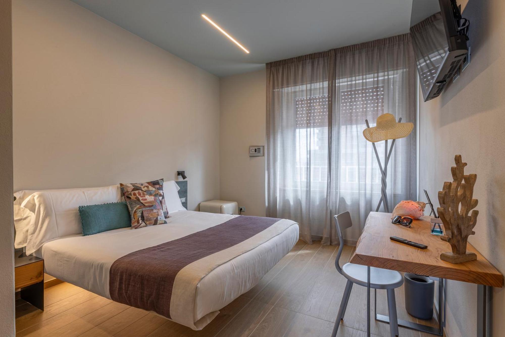 Luci Sul Mare -Boutique Rooms Follonica Bagian luar foto
