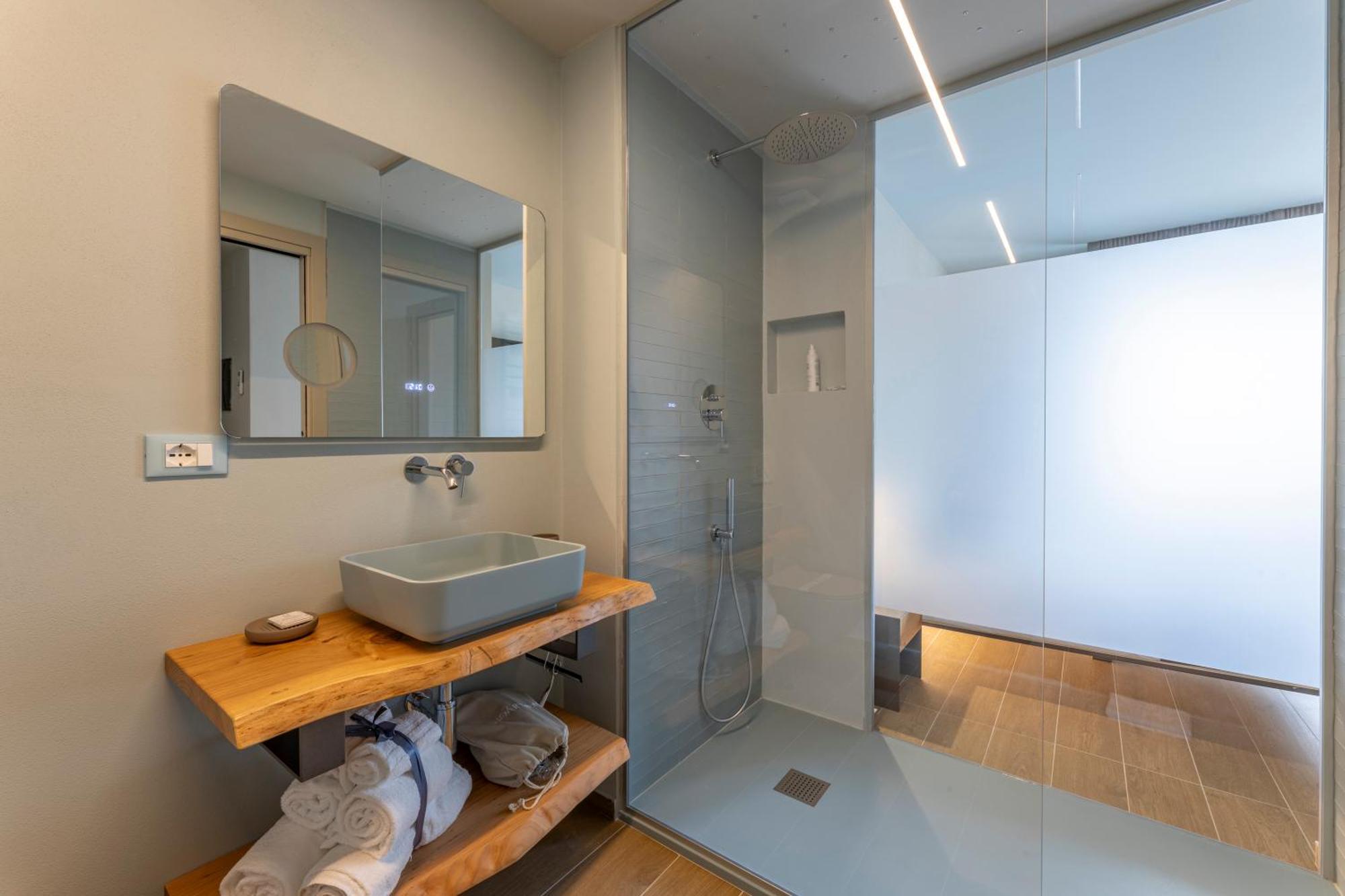 Luci Sul Mare -Boutique Rooms Follonica Bagian luar foto