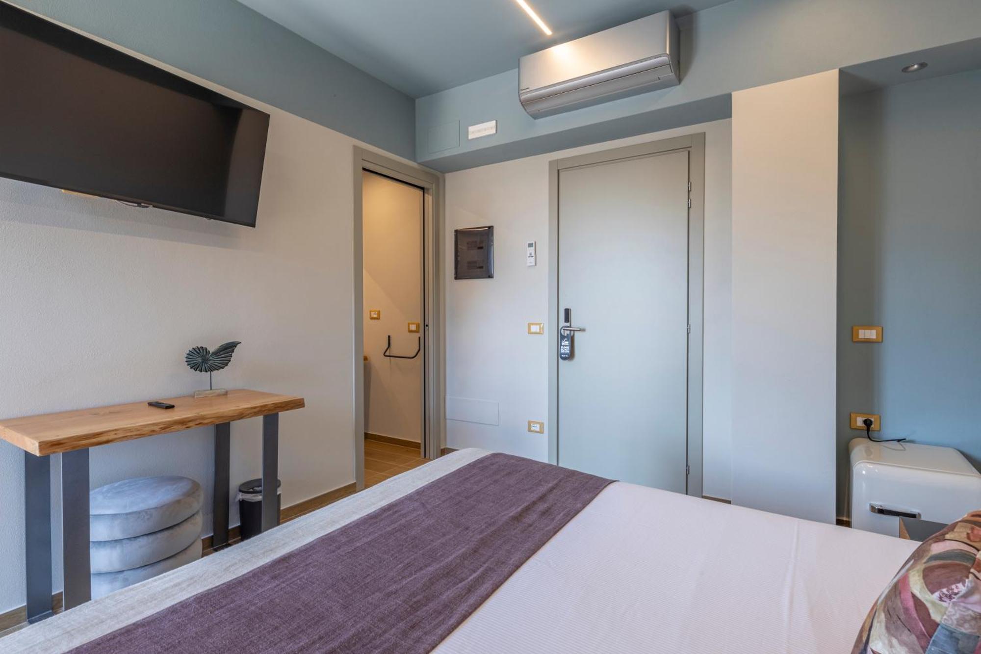 Luci Sul Mare -Boutique Rooms Follonica Bagian luar foto