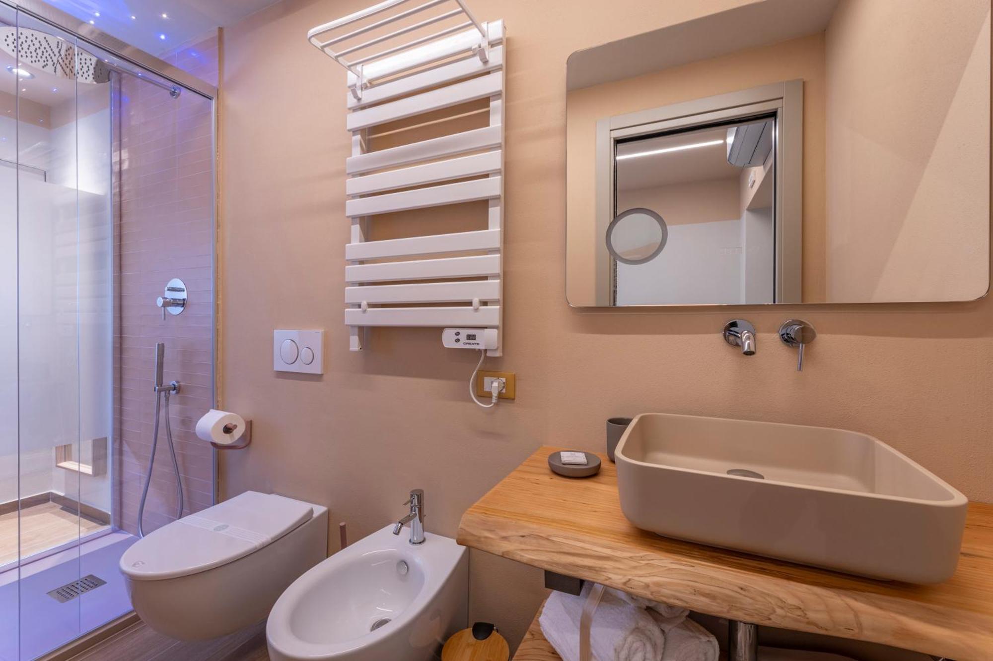 Luci Sul Mare -Boutique Rooms Follonica Bagian luar foto